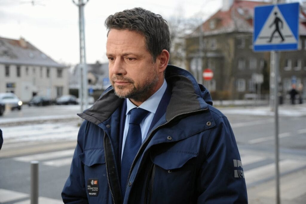 varsova da gece yasagi askida mi komisyonun gorusleri var 11484