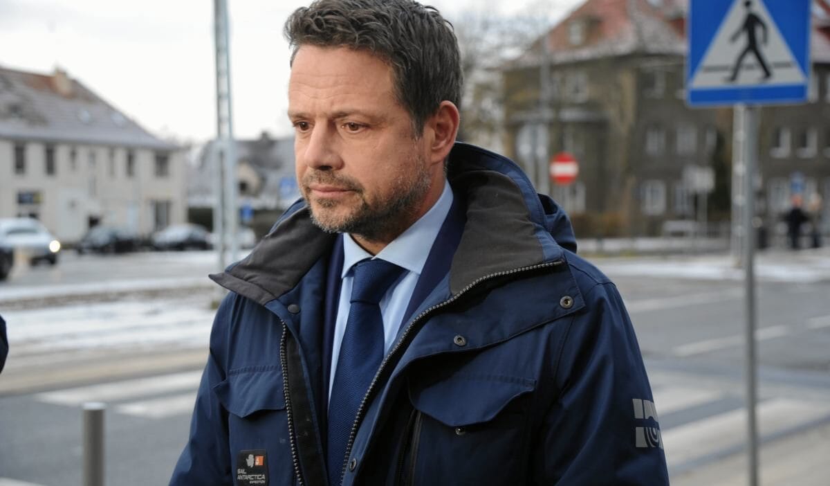 Varsova da gece yasagi askida mi komisyonun gorusleri var 11484