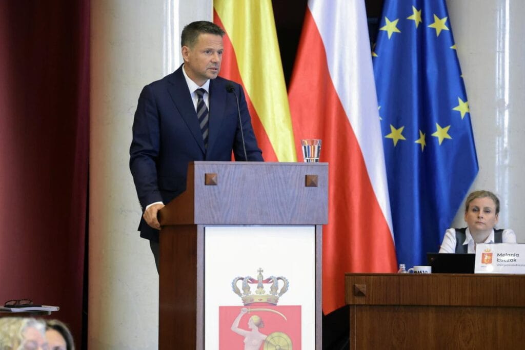 varsova da gece yasagi icin sirada ne var trzaskowski silahlarini birakmiyor 12024