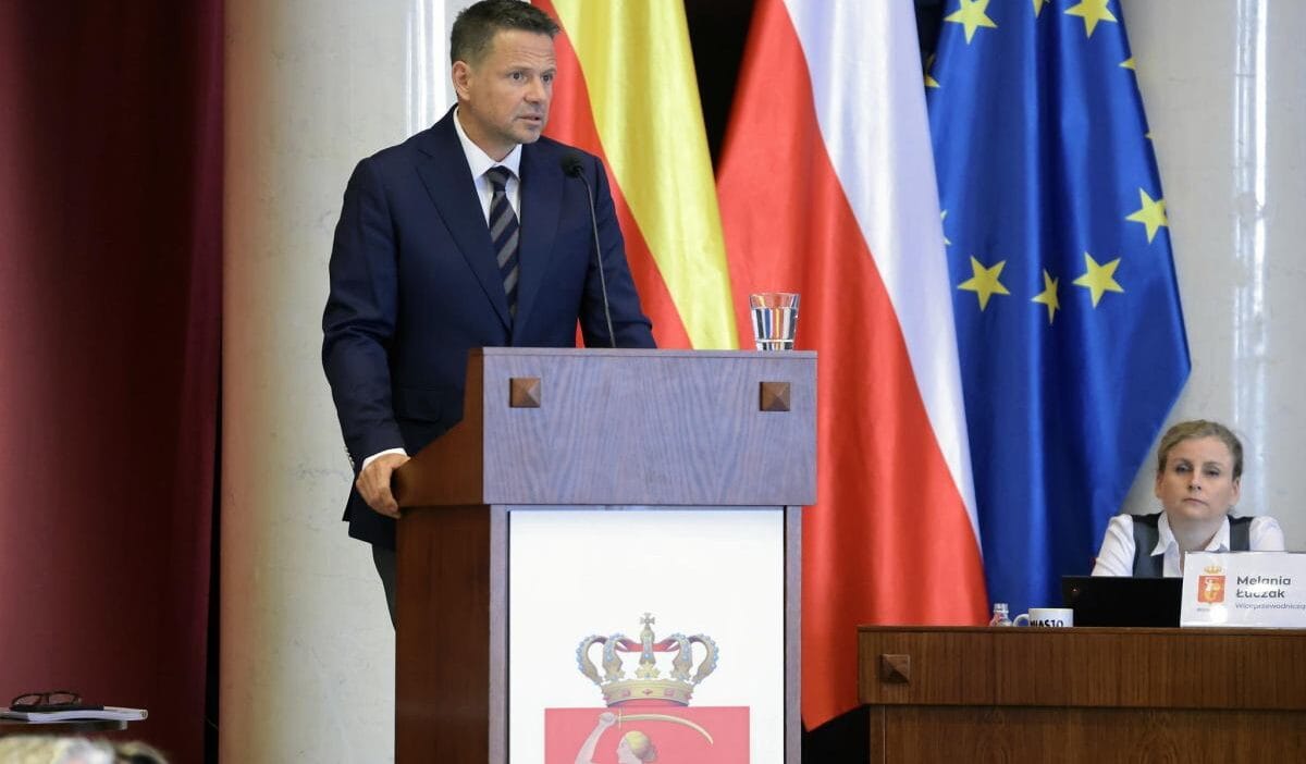 Varsova da gece yasagi icin sirada ne var trzaskowski silahlarini birakmiyor 12024