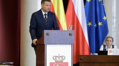 Varsova da gece yasagi icin sirada ne var trzaskowski silahlarini birakmiyor 12024