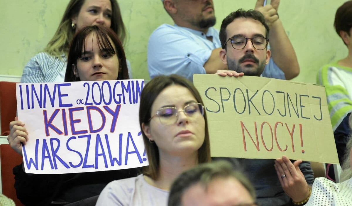 Varsova da icki yasagi yuzunden arbede cikti trzaskowski ye karsi sert yorumlar alay rezalet 11805