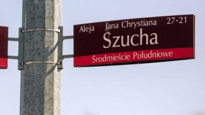 Varsova da sicak 1 eylul ogretmenler ve akademisyenler egitim bakanligi onunde protesto gosterisi duzenledi 8310