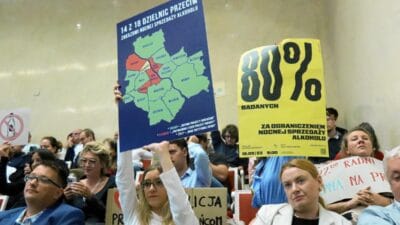 Varşova konseyinde arbede. Ko'da bir "imaj felaketinden" bahsediliyor. 4 Varsova konseyinde arbede ko da bir imaj felaketinden bahsediliyor 11817