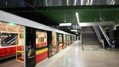 Varsova metroda olumcul kaza i stasyonun bir kismi kapatildi 10388