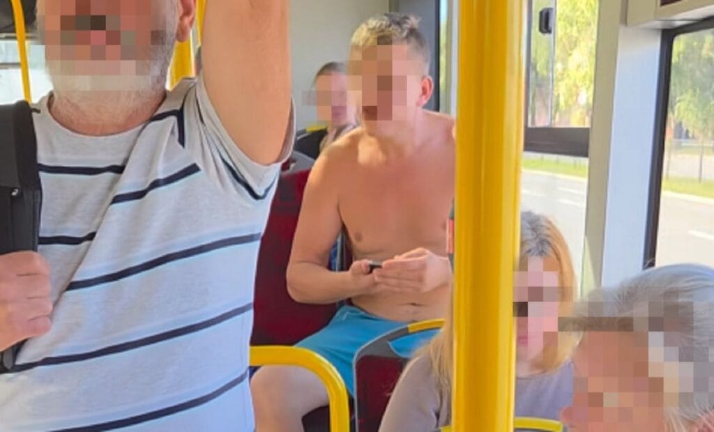 varsova saldirgan bir adam bir kadin yolcuya carpti polis konustu 12478