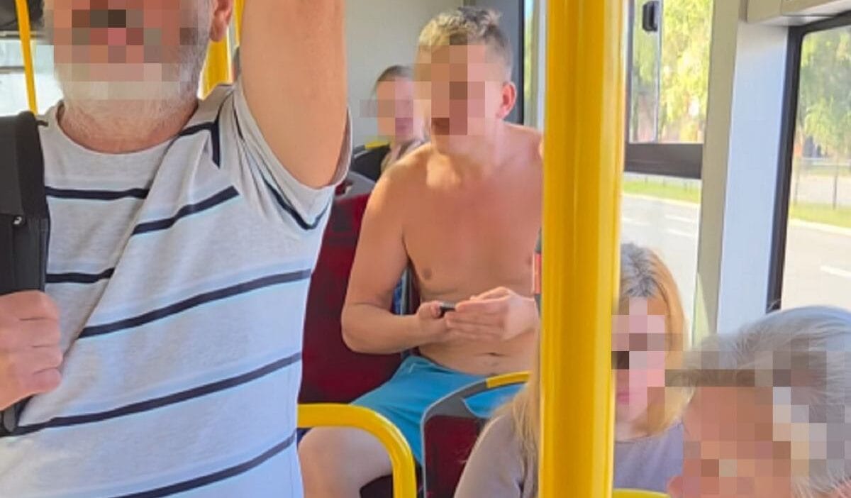 Varsova saldirgan bir adam bir kadin yolcuya carpti polis konustu 12478