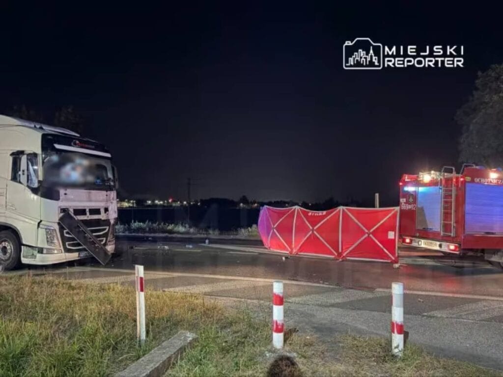 varsova yakinlarinda trajedi bir scooter bir kamyonla carpisti i ki kisi oldu 8603