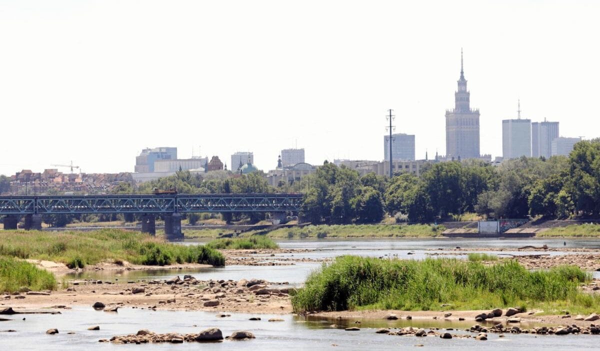 Vistül'de rekor düzeyde düşük su seviyesi. Durum dramatik 1 Vistul de rekor duzeyde dusuk su seviyesi durum dramatik 8492