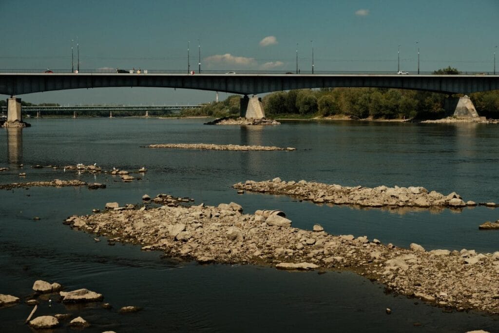 vistula daki su seviyesi 4 cm lik sok edici dusus trzaskowski ye nehirdeki soygun yonetimi ile ilgili bir cagri var 9299