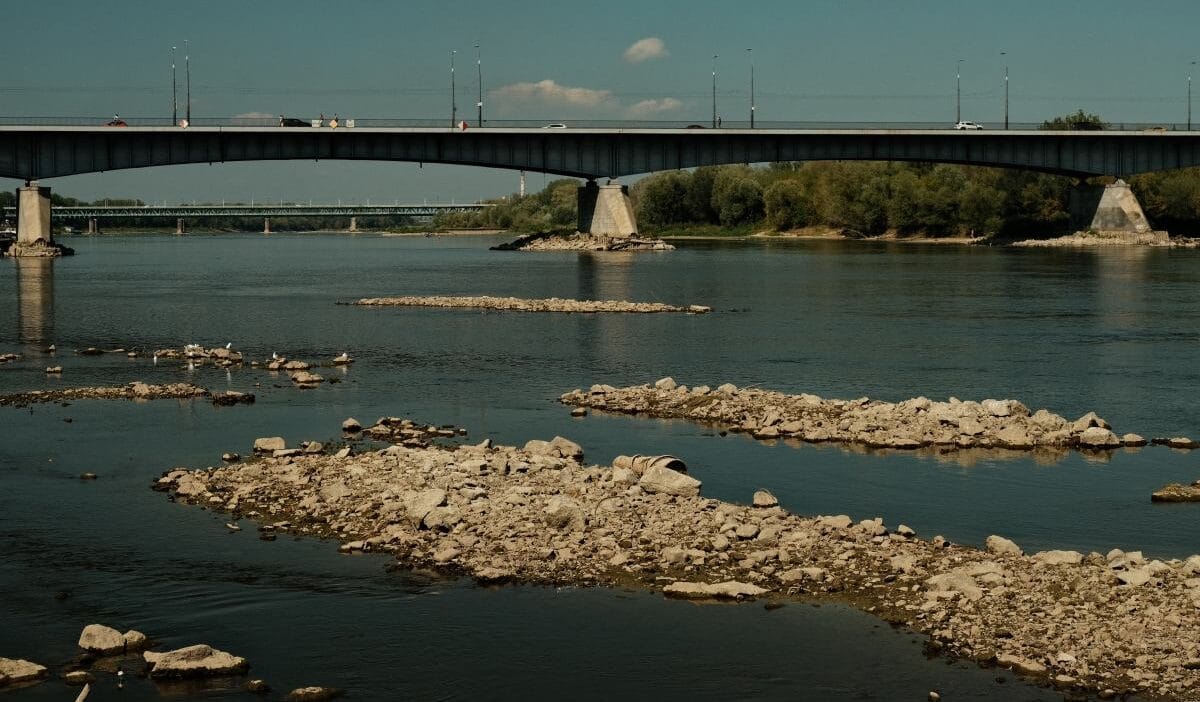 Vistula'daki su seviyesi 4 cm'lik şok edici düşüş. Trzaskowski'ye nehirdeki "soygun yönetimi" ile ilgili bir çağrı var 1 Vistula daki su seviyesi 4 cm lik sok edici dusus trzaskowski ye nehirdeki soygun yonetimi ile ilgili bir cagri var 9299