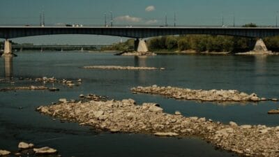 Vistula'daki su seviyesi 4 cm'lik şok edici düşüş. Trzaskowski'ye nehirdeki "soygun yönetimi" ile ilgili bir çağrı var 4 Vistula daki su seviyesi 4 cm lik sok edici dusus trzaskowski ye nehirdeki soygun yonetimi ile ilgili bir cagri var 9299