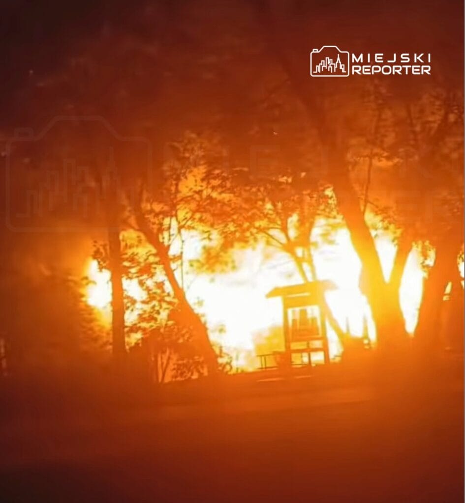 wawer de buyuk bir bina yangini tum bina alevler icinde kaldi yogun duman var 12556