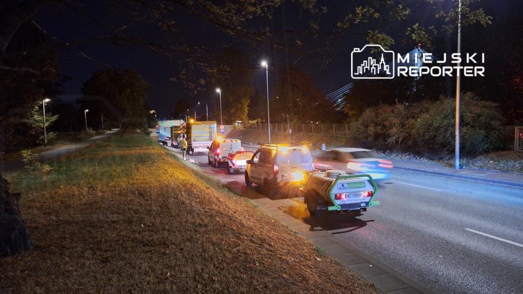 Wisłostrada tünelinin yıkanması devam ediyor. Dikkatli olun 1 Wis ostrada tunelinin yikanmasi devam ediyor dikkatli olun 9383