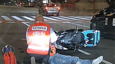 Wola da gida saticisi ile insan tasiyan arac carpisti bolt surucusu kavsakta uc seridi birden gecti 11742