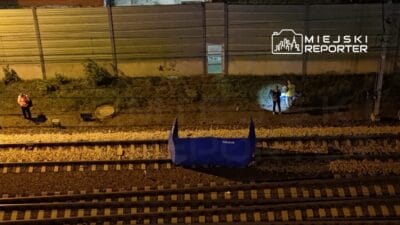 Wolomin de trenin carptigi bir adam hayatini kaybetti ekipler olay yerinde calisiyor 10839