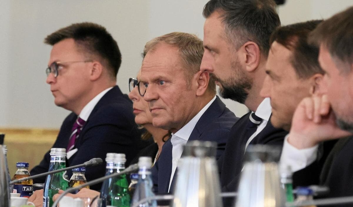 Yeni ankette iki sürpriz. Lider değişikliği ve bir koalisyon ortağının sejm'e geri dönmesi 1 Yeni ankette iki surpriz lider degisikligi ve bir koalisyon ortaginin sejm e geri donmesi 10689