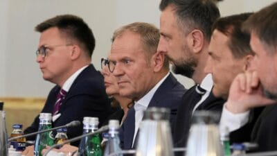 Yeni ankette iki surpriz lider degisikligi ve bir koalisyon ortaginin sejm e geri donmesi 10689