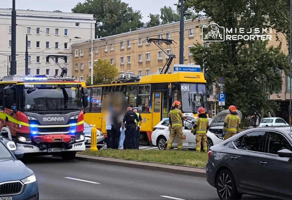 Yolcu tasimaciligi surucusu sehir merkezinde bir tramvayin altina girdi 8861