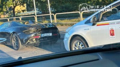 Yolcu tasimaciligi surucusu yaklasik 2 milyon sterlin degerindeki mclaren in arkasina carpti 13087