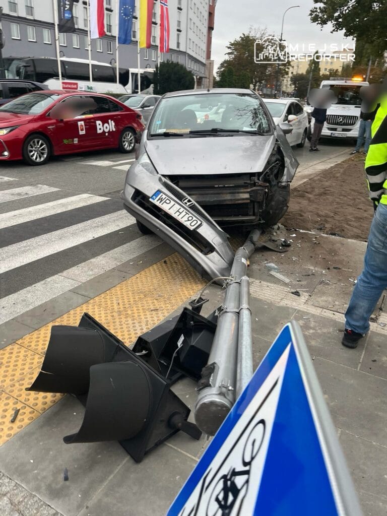 zawiszy meydani nda felc surucu trafik isiklarina daldi trafik isiklari calismiyor 13895
