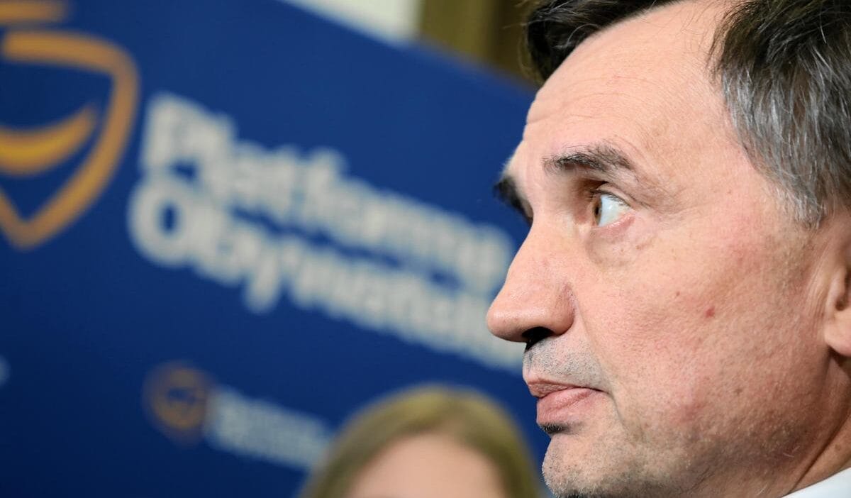 Ziobro sorusturma komisyonu onunde ziobro nun gozaltina alinmasi ve getirilmesine iliskin mahkeme onayi bulunmaktadir 11397