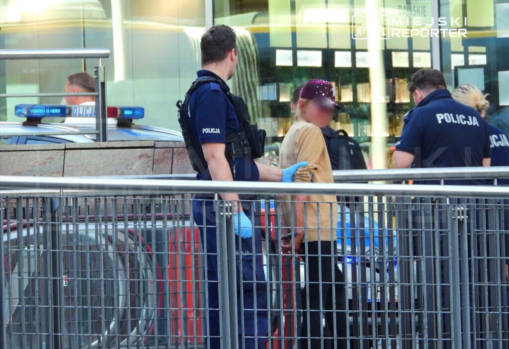 Zlote tarasy onunde bicakli saldiri adamin hastanedeki durumu ciddi 9101