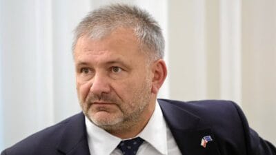 Zurek bir karar verdi. 25 kişi hatırladı. "olumsuz görüşlere rağmen". 4 Zurek bir karar verdi 25 kisi hatirladi olumsuz goruslere ragmen 11256