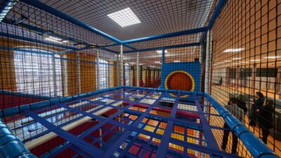 11 yasindaki bir kiz cocugu atladi ve belini kirdi oyun odasinin sahipleri bir aciklama yayinladi 19979