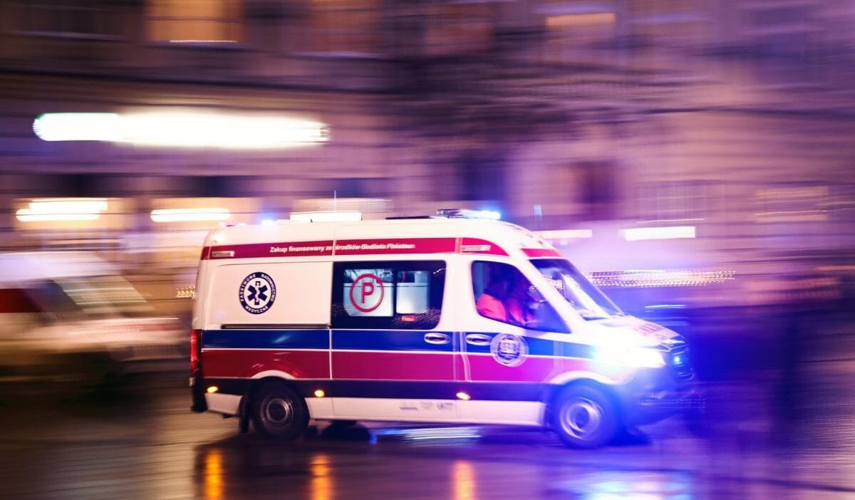 11 yasindaki bir kiz cocugu sisme bir yastigin uzerine atladi sonunda hastanelik oldu 19380