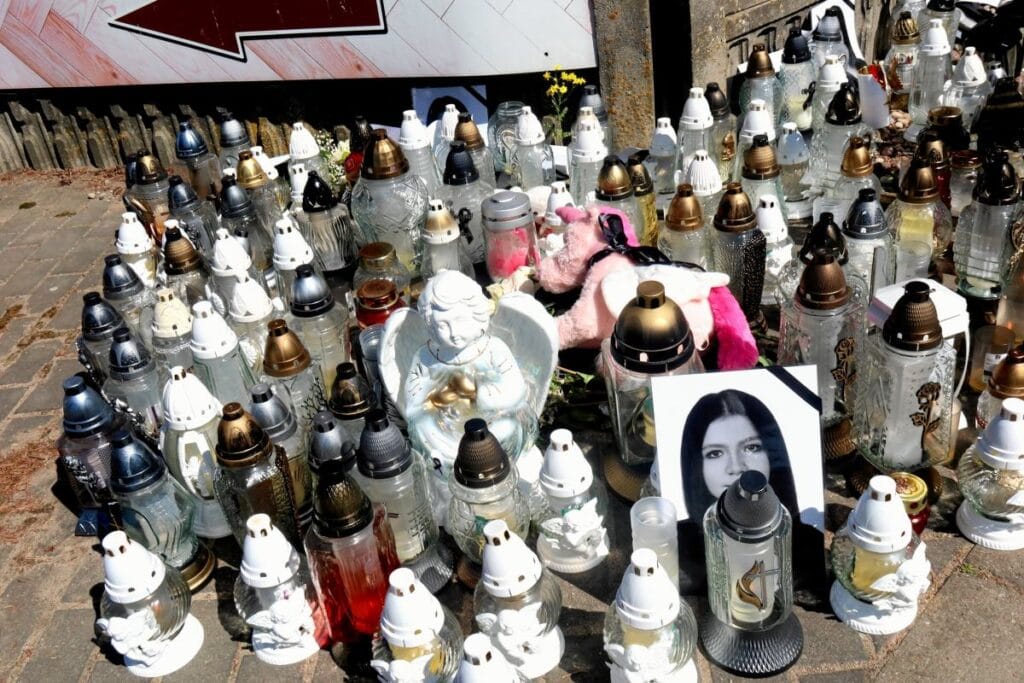 16 yasindaki mai nin oldurulmesi bir soru 17 yasindaki mai nin iade prosedurunu durdurmakti 19341