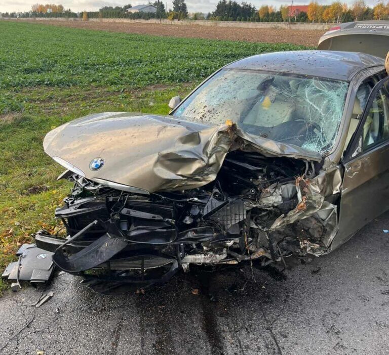 19 yaşındaki bmw sürücüsü sollama yaparken yoldan çıktı ve bir ağaca çarptı 1 19 yasindaki bmw surucusu sollama yaparken yoldan cikti ve bir agaca carpti 20386