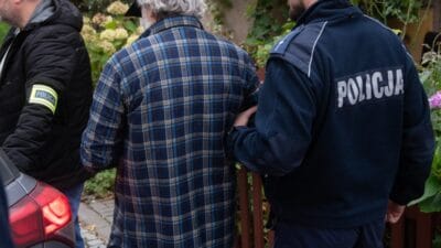 46 yasindaki adam racula da kopekler tarafindan isirildi polis bir aciklama yayinladi bir inceleme yapilacak 18617