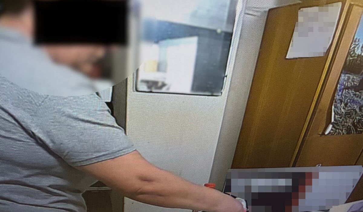 56 yasindaki kadinin is arkadasinin iceceklerine kimyasal madde kattigi iddia edildi bir iddianame var 14940