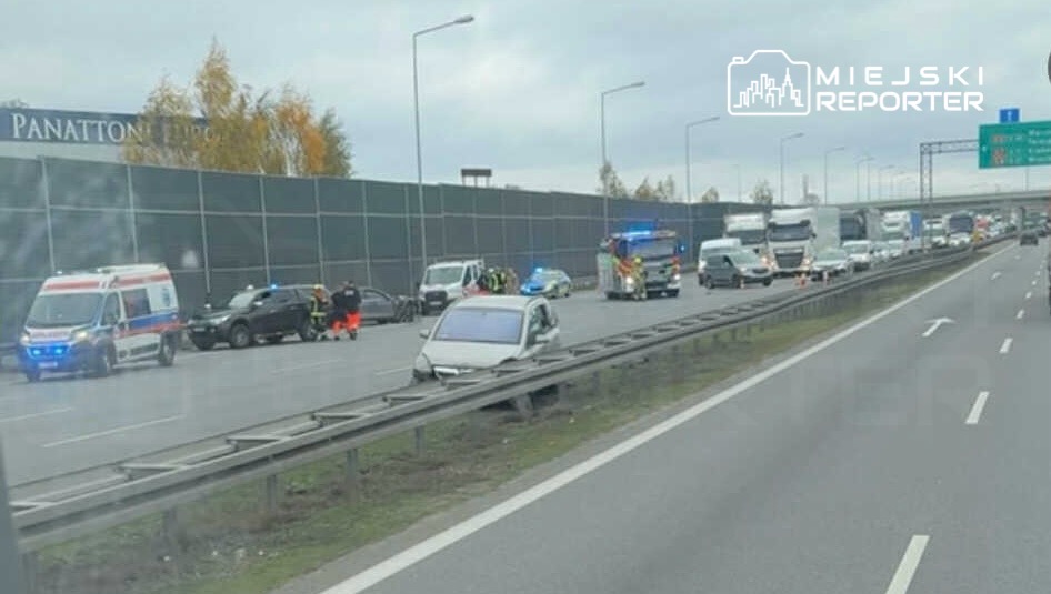 A2 otoyolunda iki araç çarpıştı. Ciddi trafik sıkışıklığı 1 A2 otoyolunda iki arac carpisti ciddi trafik sikisikligi 20393