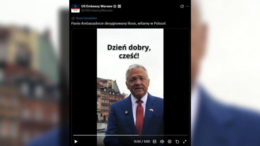 abd buyukelcisi zaten polonya da polonyalilari boyle selamliyor bir video var 20111