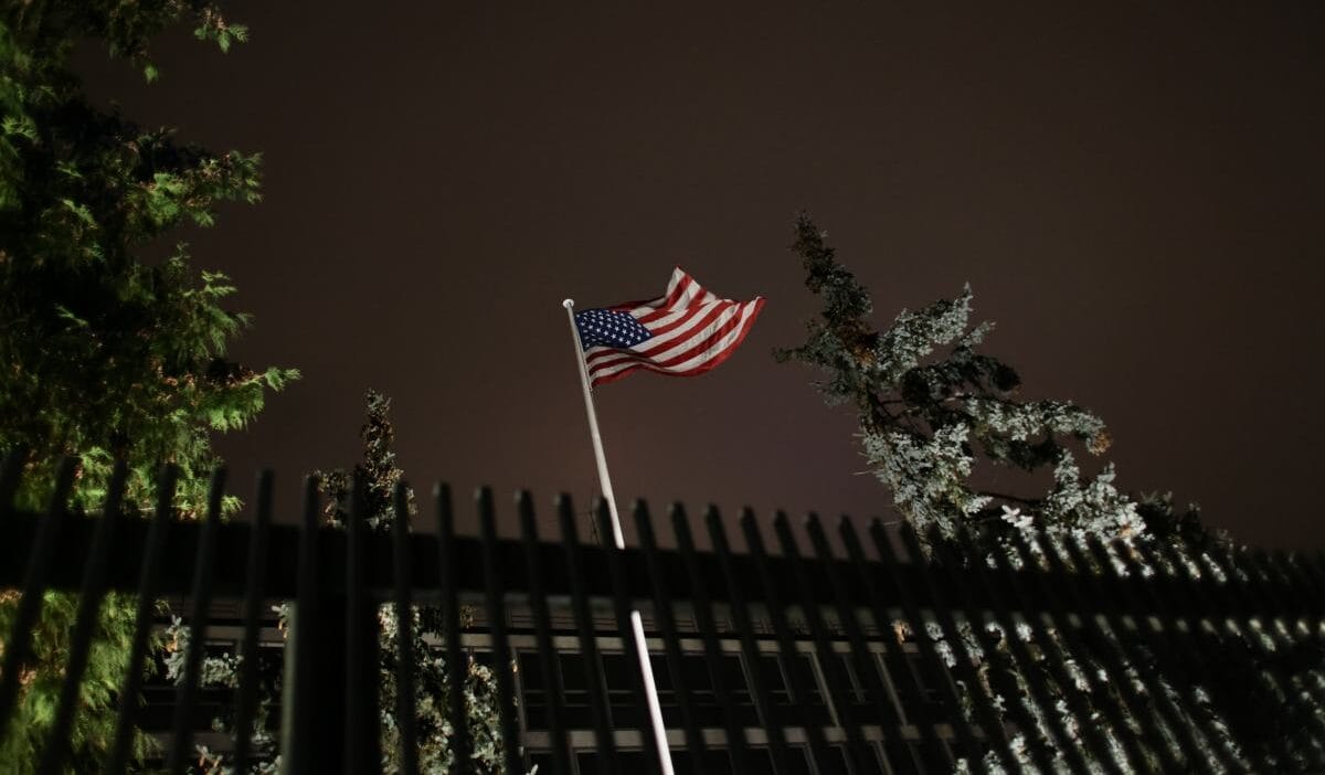 Abd de kepenk kapatma varsova daki amerikan buyukelciligi nden sasirtici bir yazi 14318