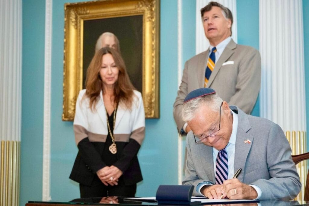 abd nin polonya buyukelcisi yemin etti arka planda netanyahu ile yasanan gerginlikler ve duda nin rolu 17321