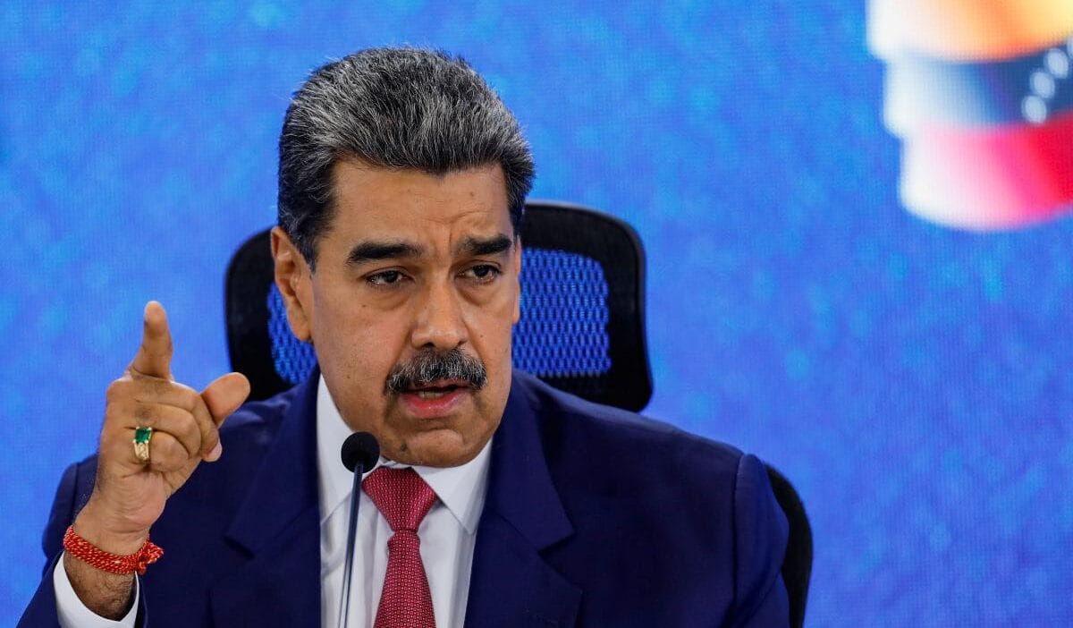 Abd venezuela yi askeri olarak taciz ediyor bu sivillere silah dagitiyor korkmuyoruz 14811