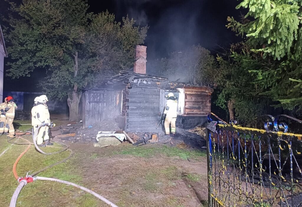 Ahsap bir evde trajik yangin yanginda 92 yasindaki bir adamin komurlesmis cesedi bulundu 15126