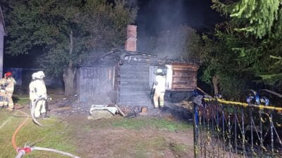 Ahşap bir evde trajik yangın. Yangında 92 yaşındaki bir adamın kömürleşmiş cesedi bulundu 2 Ahsap bir evde trajik yangin yanginda 92 yasindaki bir adamin komurlesmis cesedi bulundu 15126