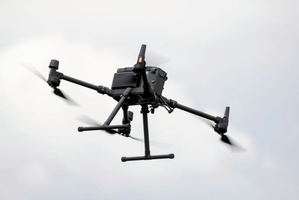 almanya nin kritik altyapisi uzerinde gizemli dronlar gayri resmi olarak olcumler yaptilar 14336