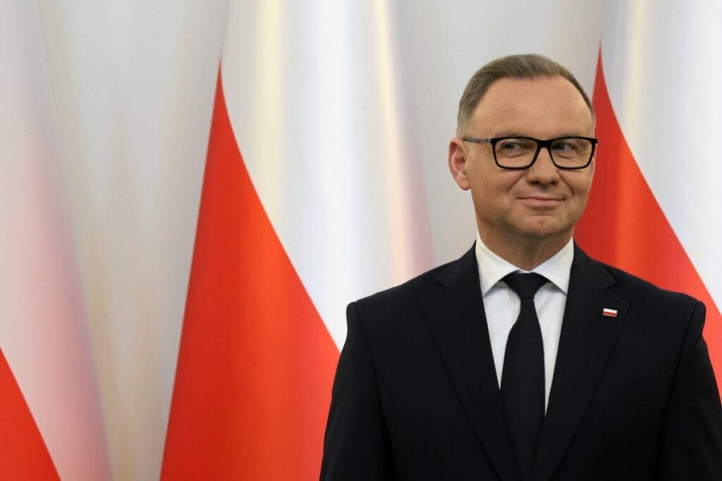 andrzej duda nin yeni isi eski cumhurbaskaninin yaptigi sey tam olarak bu 18635