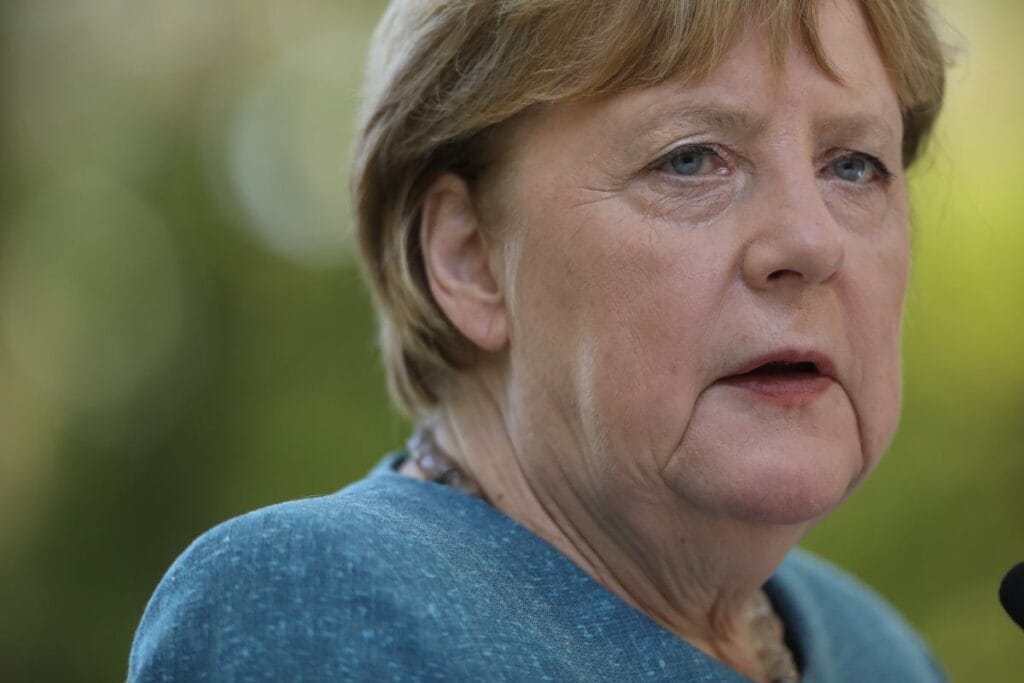 angela merkel firtina yaratti almanya polonya ve putin in savasi hakkindaki sozlerini duzeltti 15465