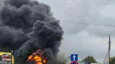 Araba atolyesi yangini bina alevler icinde kaldi 16481