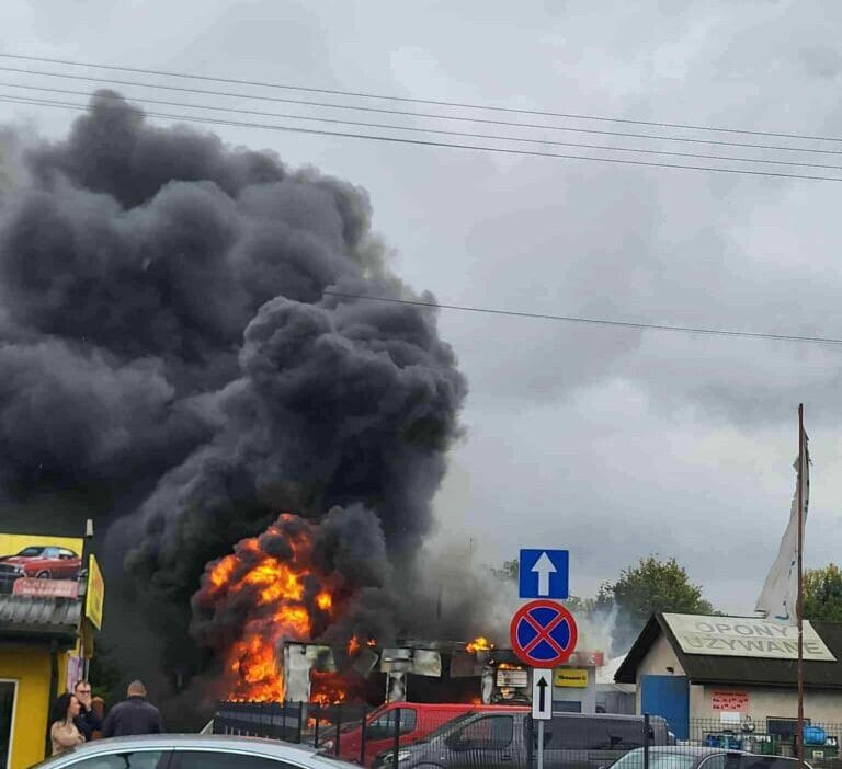 Araba atolyesi yangini bina alevler icinde kaldi 16481