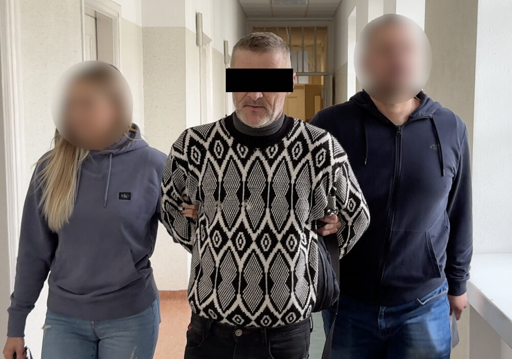 Araba suçundan tutuklandı - varşova ve krakow'da başkent polis memurlarının eylemi 1 Araba sucundan tutuklandi varsova ve krakow da baskent polis memurlarinin eylemi 20420