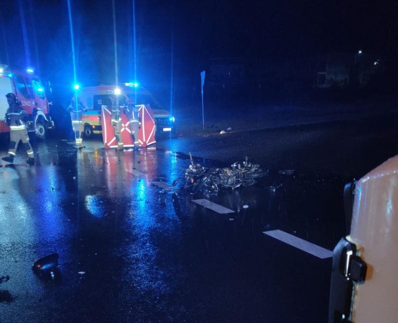 Araba ve moped çarpıştı. Bir kişi öldü 1 Araba ve moped carpisti bir kisi oldu 15123