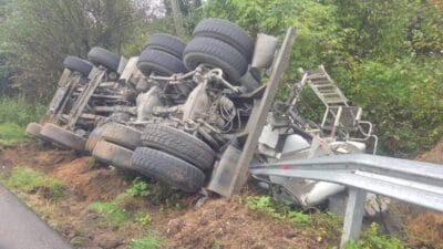 Armut damperli kamyonla biten iki kamyonu gecmek 15597