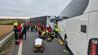 Avusturya da polonya otobusu kaza yapti cok sayida yarali var 17634